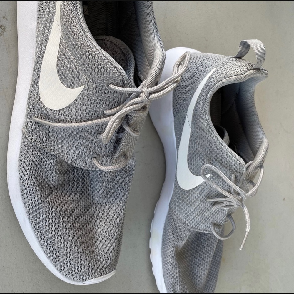 Gray Nike Roshe